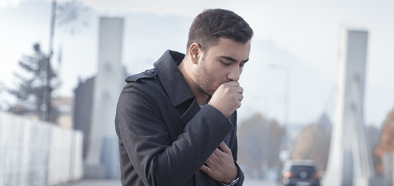 Pigarro, tosse seca e dor de garganta são sintomas de refluxo