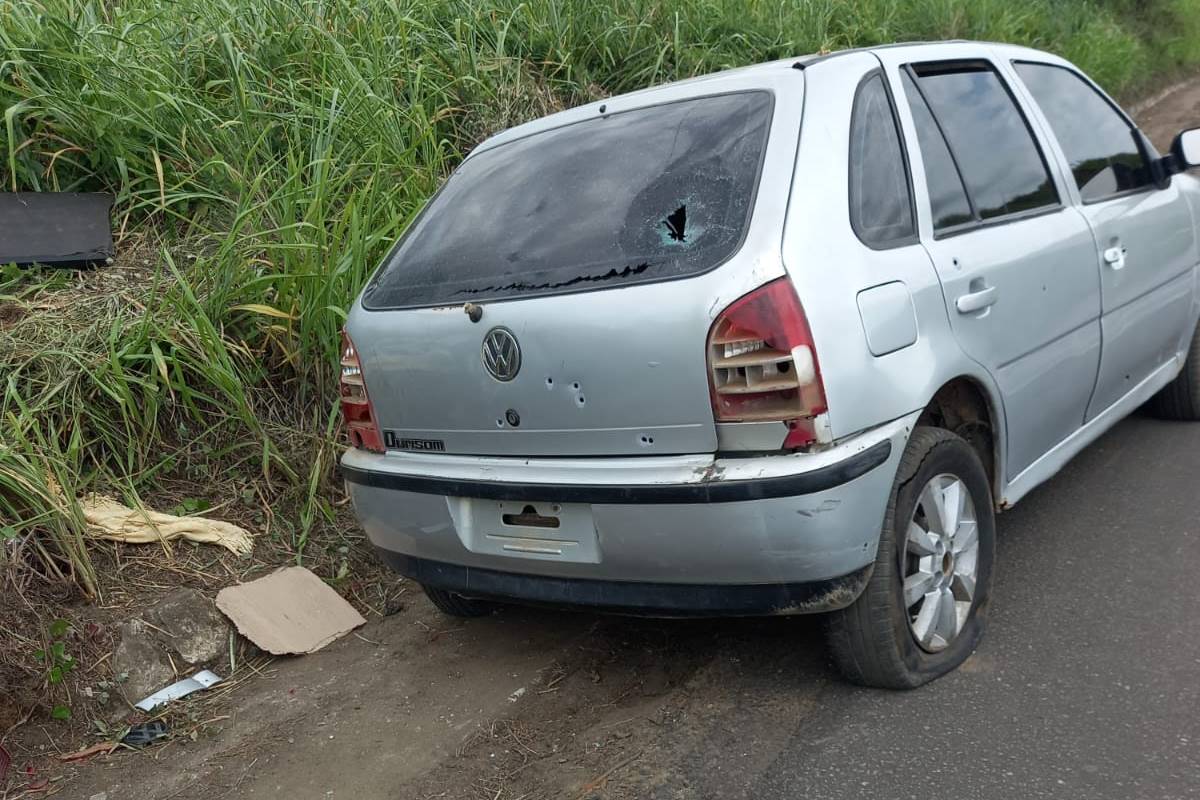 Conceição do Almeida: polícia apreende carro utilizado em assalto na BR-101