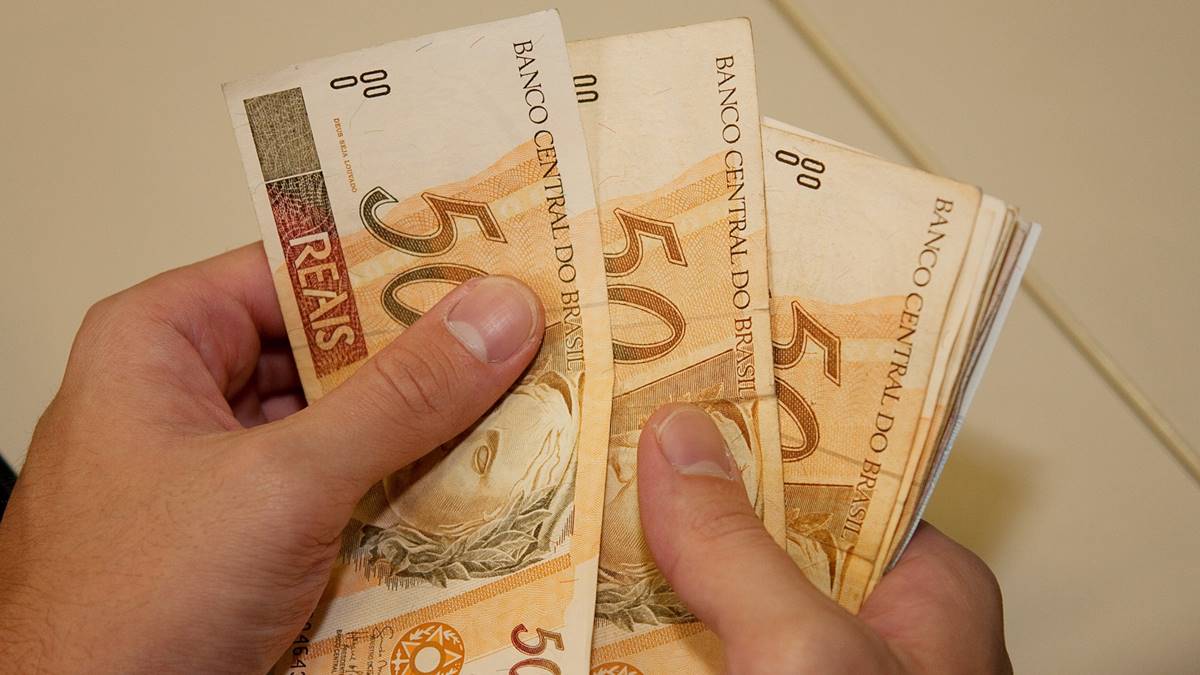 Valor definido do 14° salário para aposentados e beneficiários do INSS