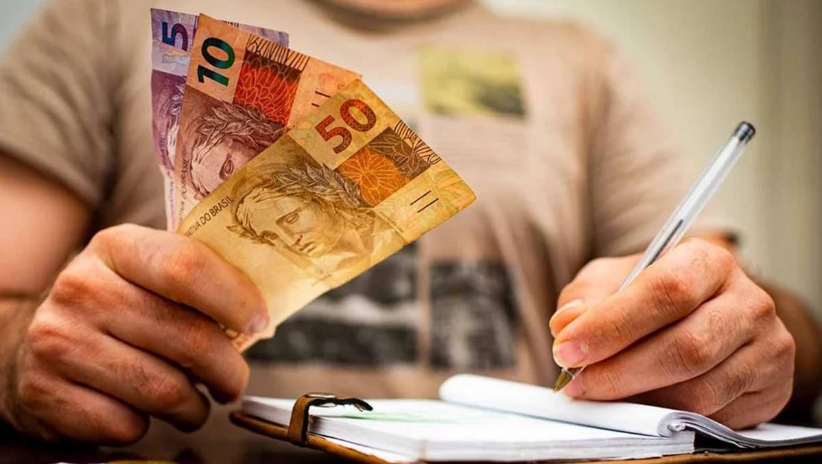 Auxílio Emergencial: parcelas de R$1.200 liberadas para pais solteiros