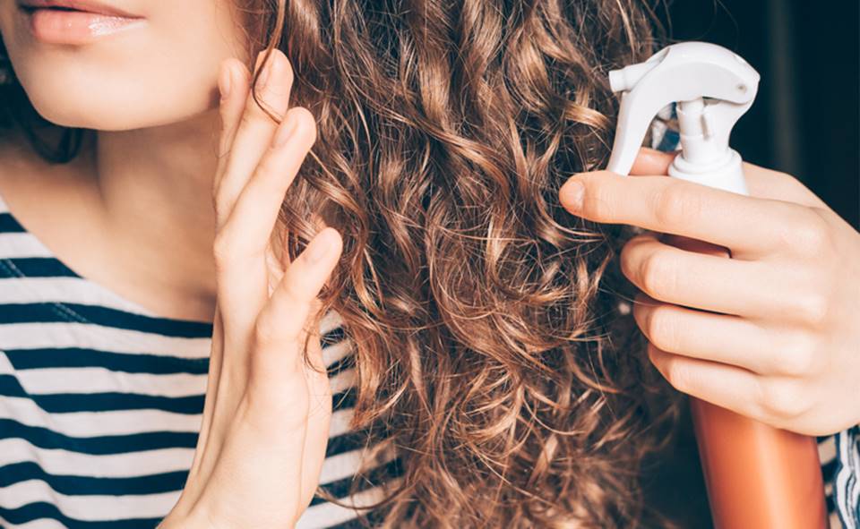 11 dicas de como tirar o frizz do cabelo