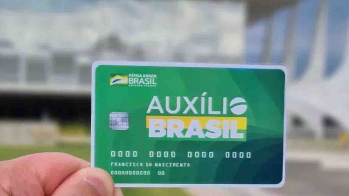 Caixa começa a emitir o cartão Auxílio Brasil