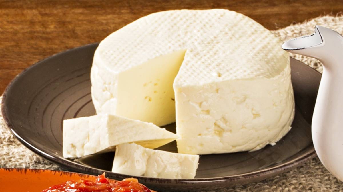 Como fazer queijo em casa de forma fácil e prática