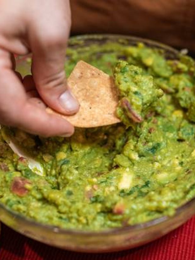 Receita Guacamole original: como fazer passo a passo