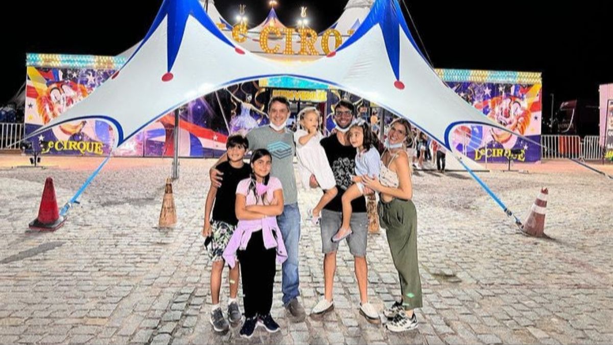 Gêmeas de Ivete Sangalo se divertem em circo ao lado do pai