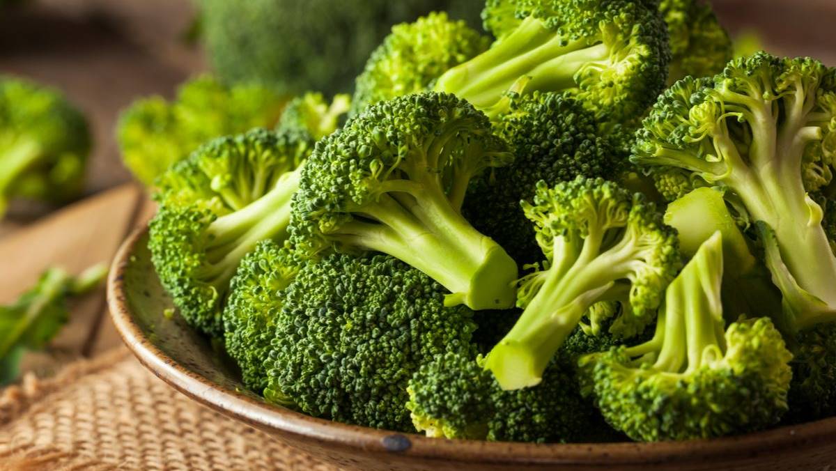 Estudo com brócolis revela que o vegetal pode proteger idosos de doenças como Alzheimer