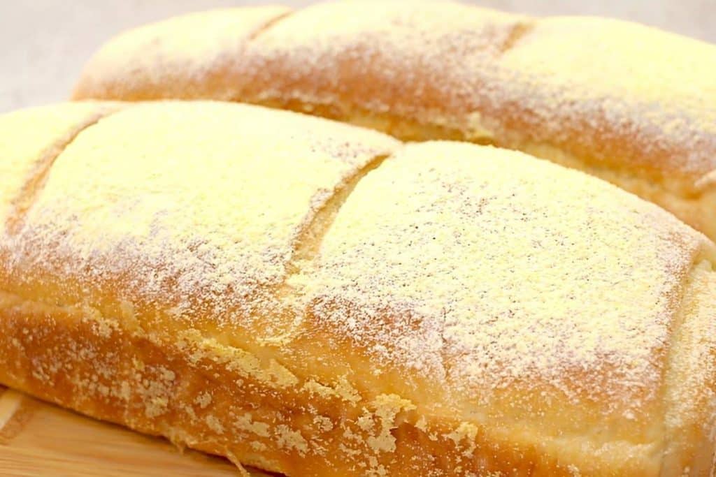 Pão de milho de liquidificador feito com milho de latinha muito simples fácil e delicioso