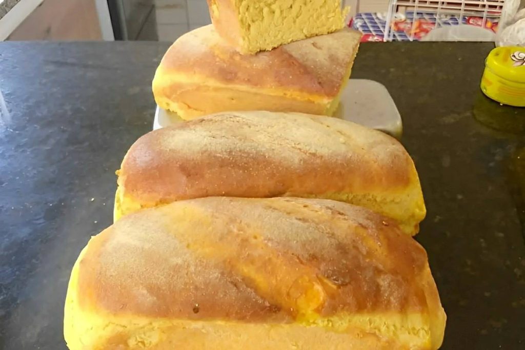 Pão de milho de liquidificador uma receita simples e prática para comer com manteiga ou requeijão