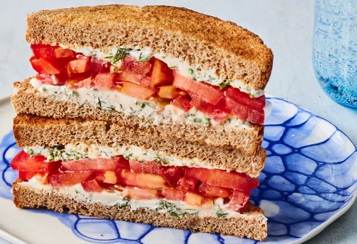 Aprenda a fazer Sanduíche de Tomate diferente de tudo que você já viu!