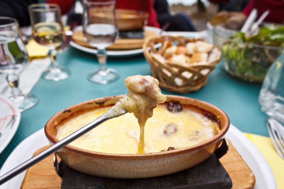 10 Delícias da Culinária Suíça: descubra os sabores MARCANTES!