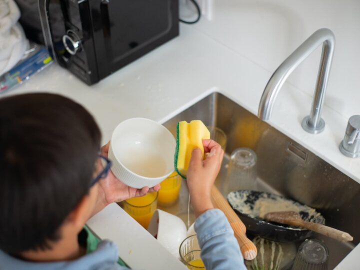 Rotina de Limpeza Doméstica para Prevenir Problemas no Encanamento