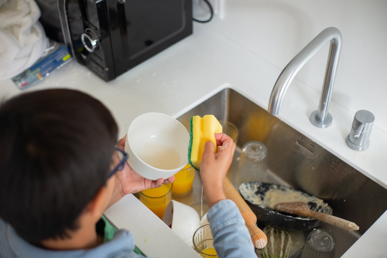 Rotina de Limpeza Doméstica para Prevenir Problemas no Encanamento