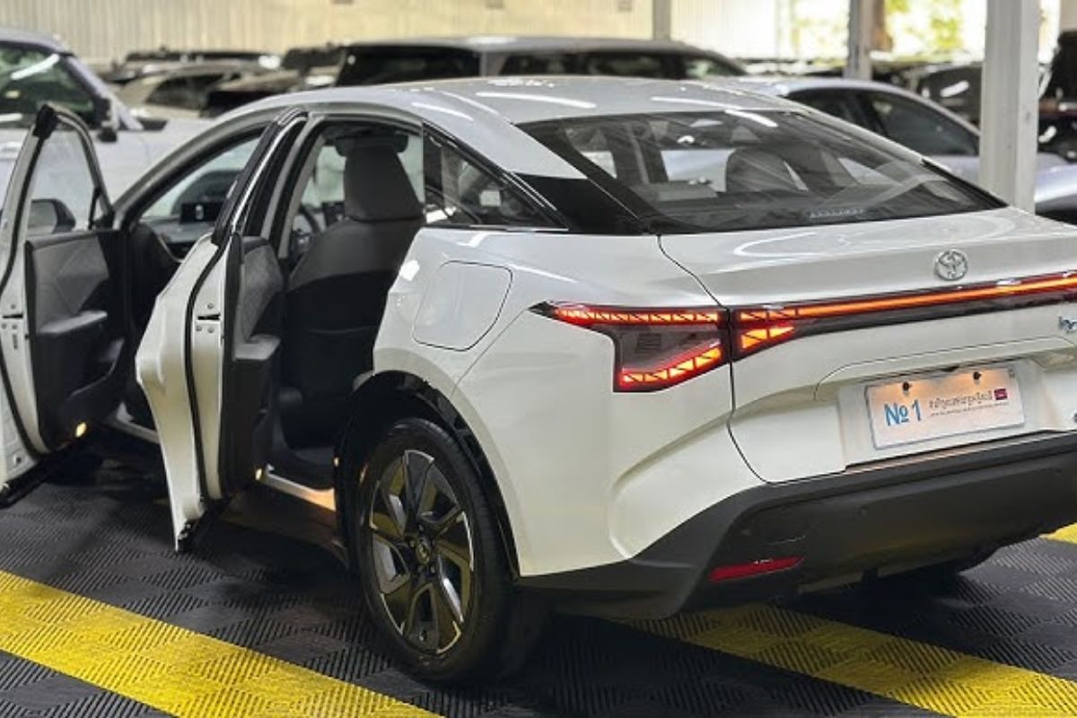 Projeção da nova geração do Toyota Corolla 2026 aponta fim do motor aspirado e mostra design inspirado no Toyota BZ3 elétrico Projeção da nova geração do Toyota Corolla 2026 mostra design inspirado no Toyota BZ3 elétrico