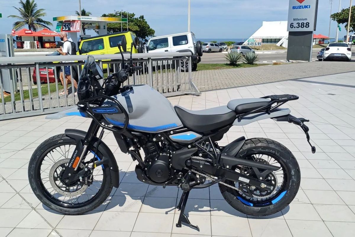 Royal Enfield Himalayan 450 2026 chega ao Brasil com motor Sherpa e painel TFT conectado