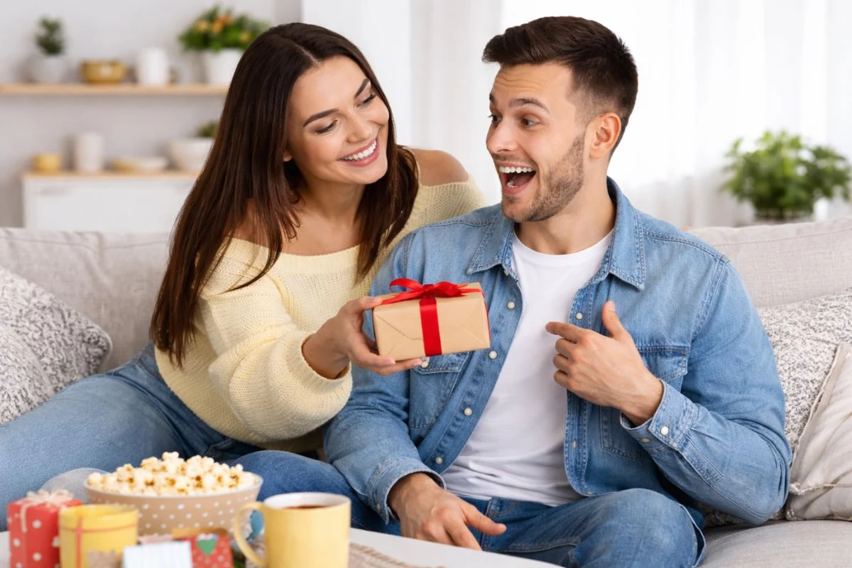 Presente para namorado até 50 reais: 12 ideias simples que funcionam Presente para namorado até 50 reais