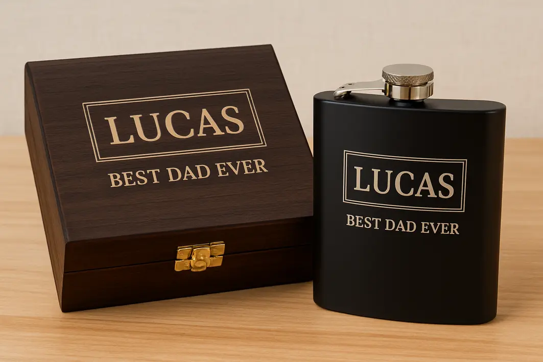 Presente para homem personalizado quando vale apostar no exclusivo Mãos ajustando etiqueta personalizada em embalagem de presente masculina