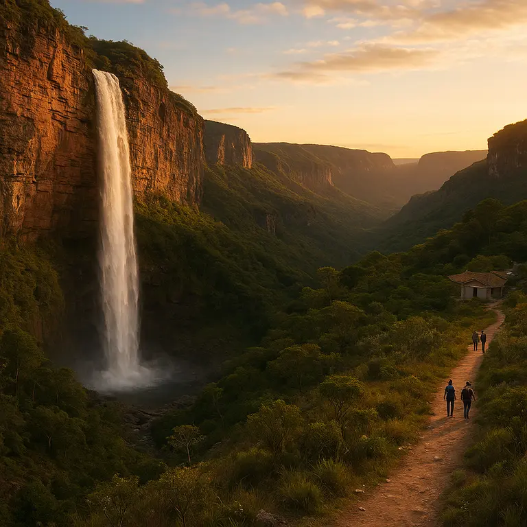 Cachoeira alta com queda dagua entre pedras na Chapada Diamantina
