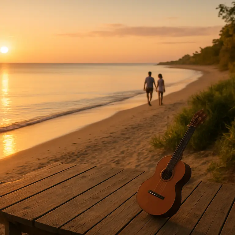 Casal caminhando de mãos dadas na praia da Bahia ao pôr do sol