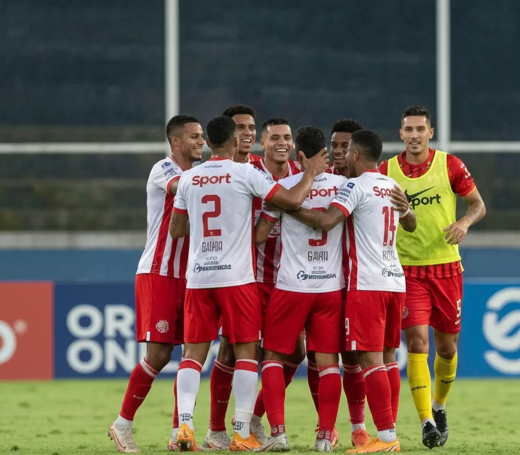 Sport tem sete ex-jogadores do Bahia e complica acesso do Esquadrão Grupo de jogadores do Sport celebrando gol no campo com sete costas numeradas alinhadas, rostos não identificáveis e arquibancada ao fundo.